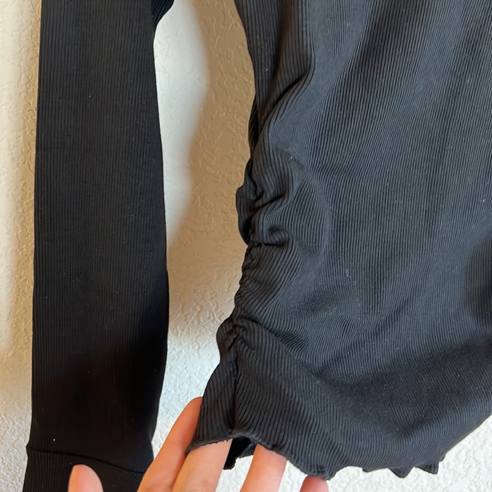 Lovers + friends BELEN TOP black turtle neck knite - Picture 6 of 8